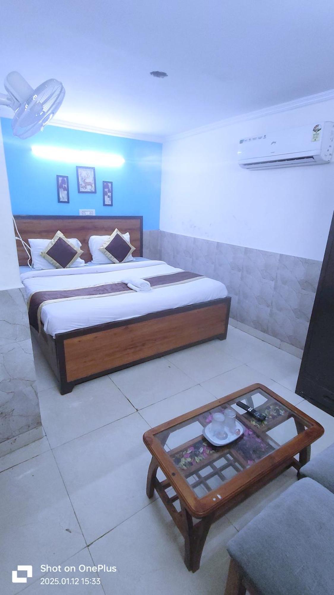 Hotel Moon Chanakyapuri Satya Niketan- Couple Friendly Hotel New Delhi